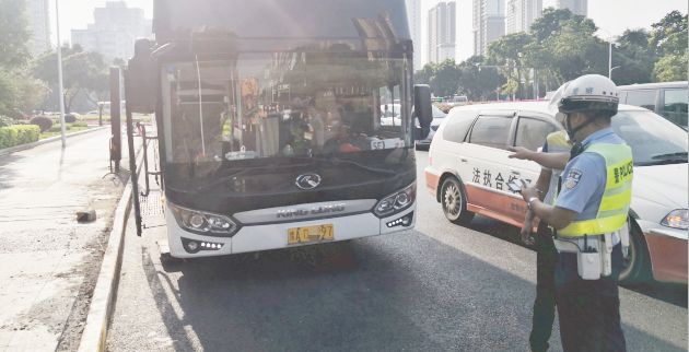 珠海交警查大巴车,珠海交警抓套牌车