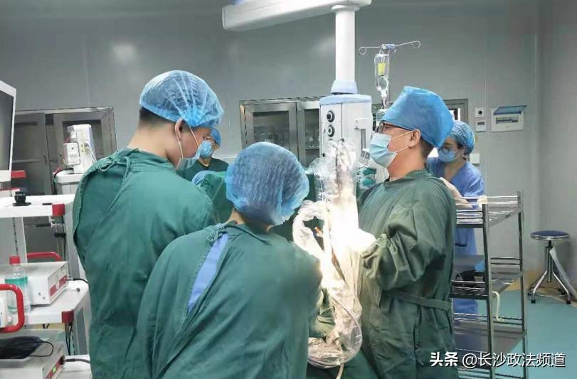 83岁娭毑三餐不定患上胆结石，医院突破重重难关成功为其保胆取石