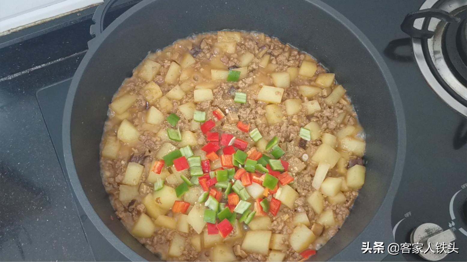 孩子爱吃的盖浇饭,荤素搭配的快餐和盖浇饭