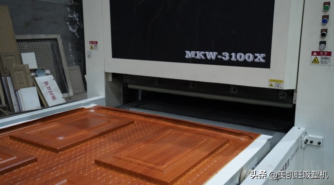 模压门板厨房好吗,衣柜柜门模压门板