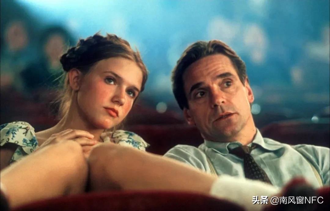 他说她是“小魔女”，我说她是受害者