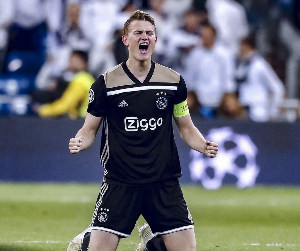19岁荷兰球星,荷兰19岁小将加盟拜仁