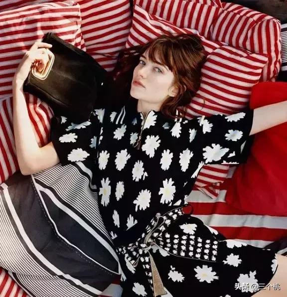 今年流行的裙子不穿高跟鞋,穿今年最流行的裙子