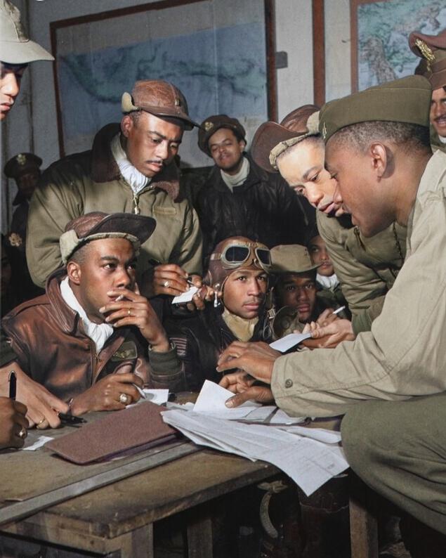 二战美军黑人歧视链:50万黑人参军卖命,却被认为智商不适合战斗