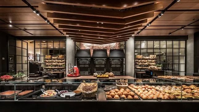 星巴克首席执行官哪里人,星巴克的设计是谁设计的