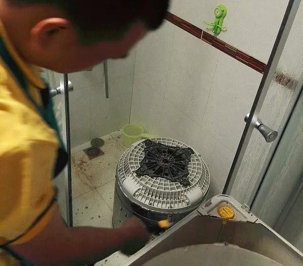 长时间不清洗的洗衣机有什么细菌,为什么放进洗衣机的衣服有霉菌