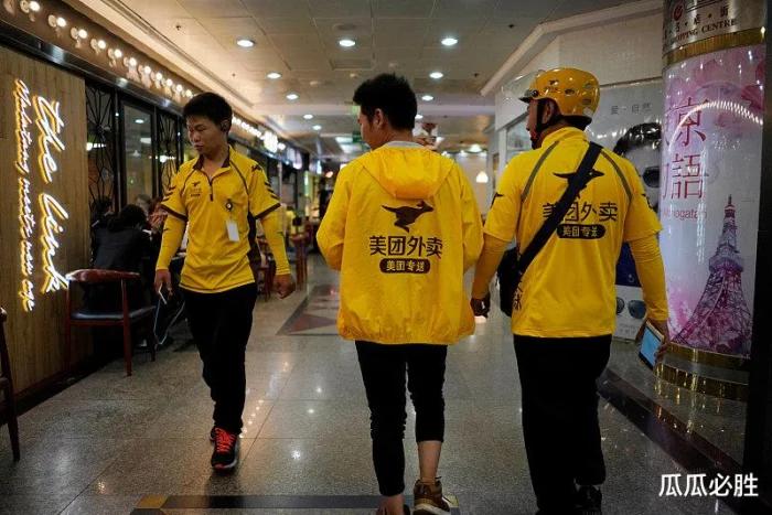 美团、清华、国足、跑3000米谁能赢，看看体育老师怎么说