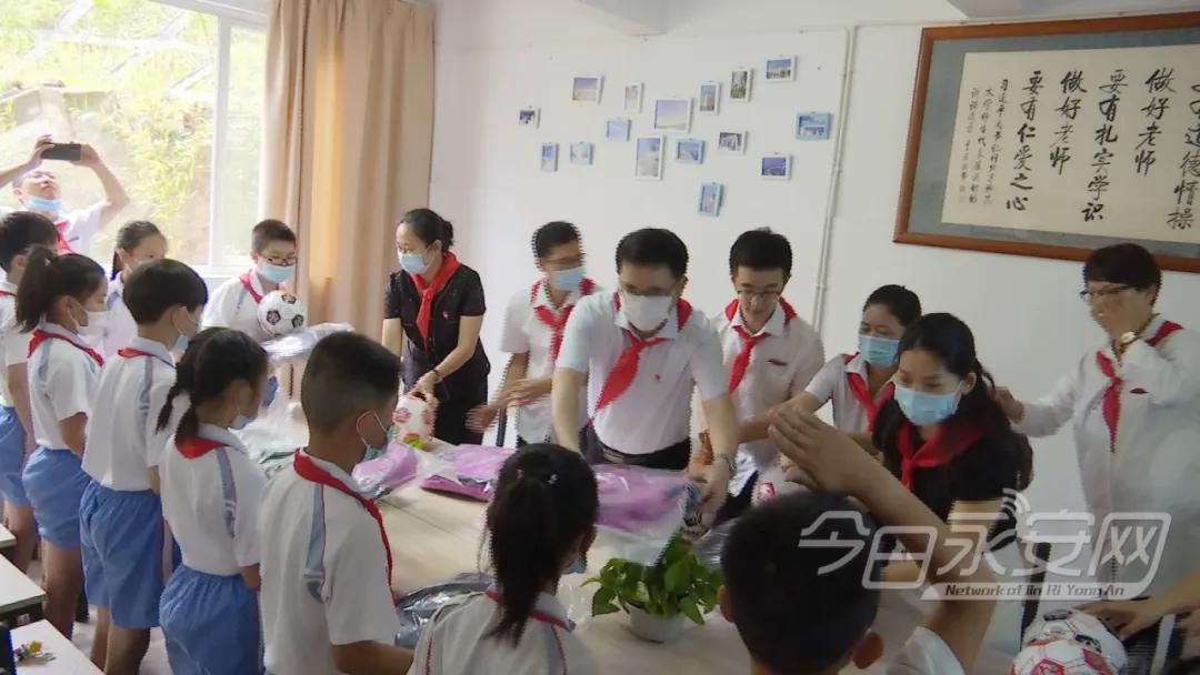 满意在三明伴我行视频,尤溪县领导看望慰问少年儿童