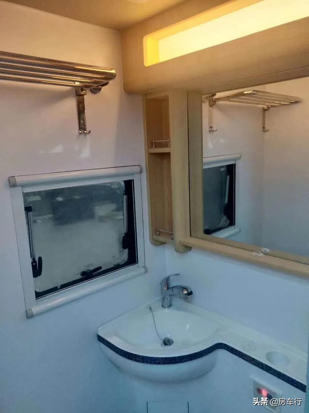 程力h500升顶露台房车官网,湖北程力房车30万元以下c型