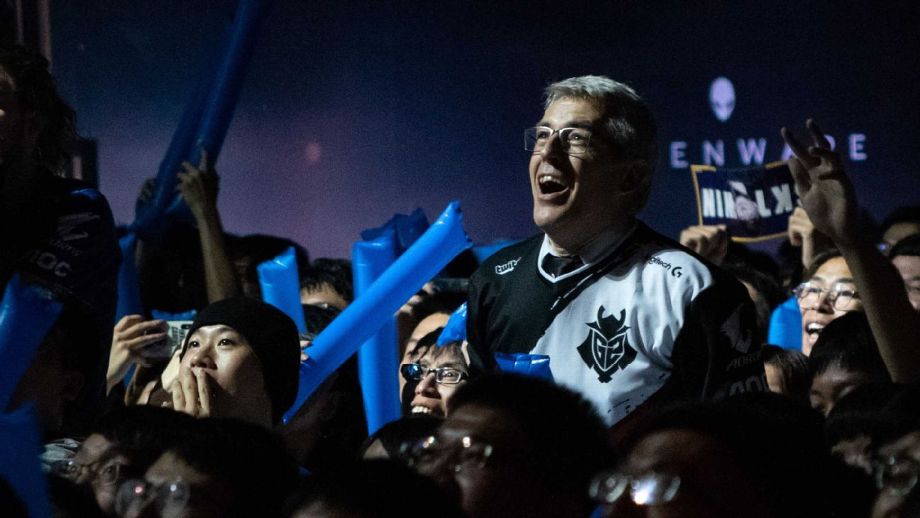 英雄联盟：Caps爸爸成G2加油主力，和Caps一起面对全世界！