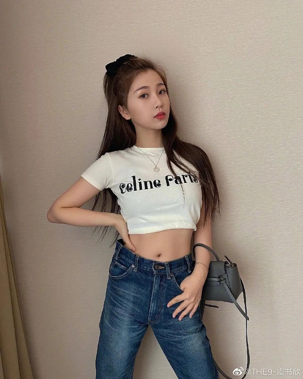 虞书欣说蝴蝶结是她的标志,虞书欣戴发箍