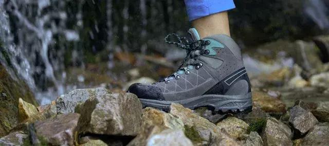 户外运动选择什么鞋,户外运动脚扭伤处理方式