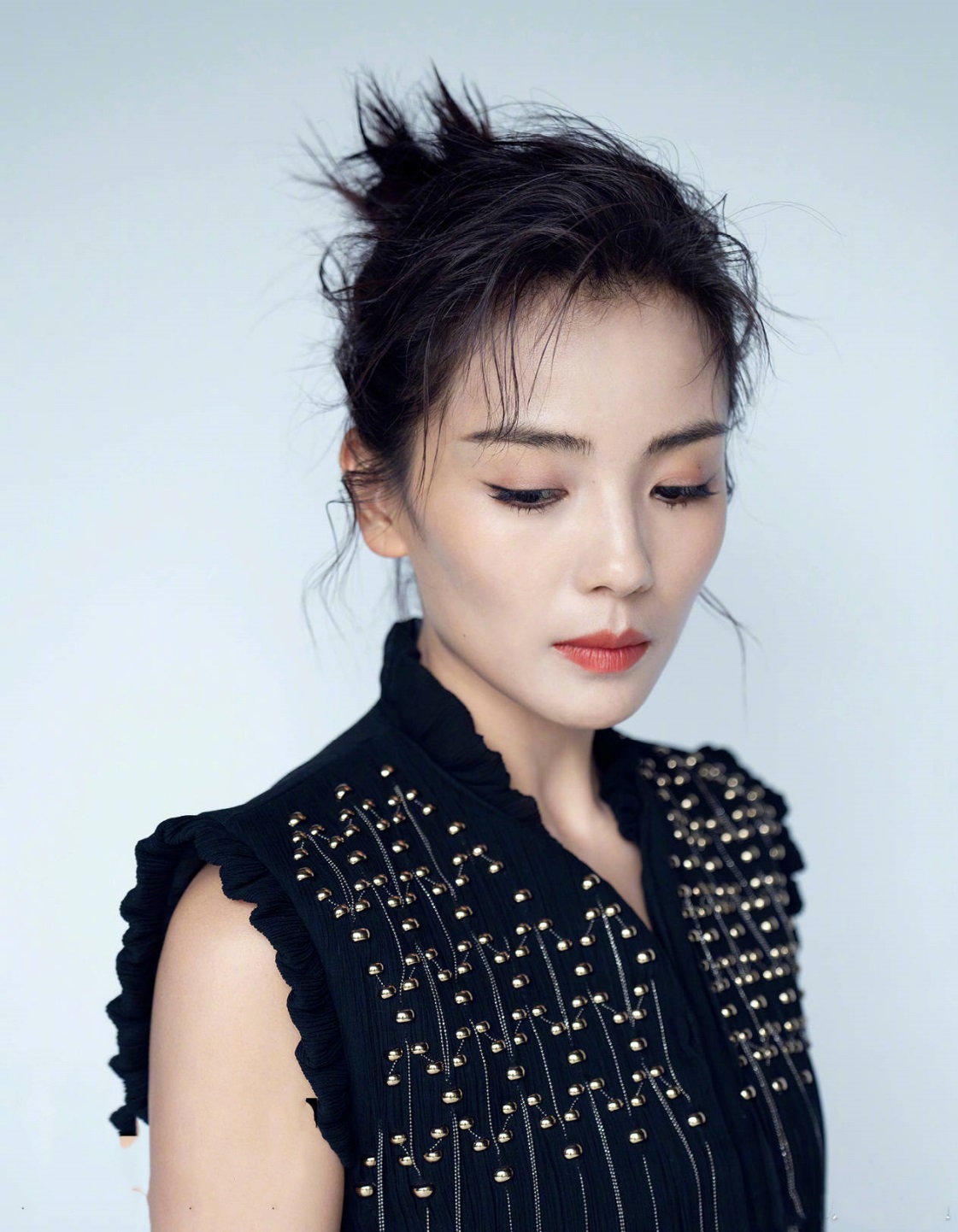 该披头发还是扎头发好看,什么脸型扎头发好看披头发不好看