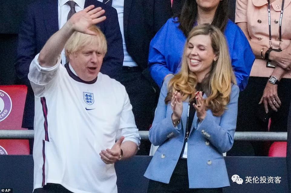 鑻辨牸鍏拌繘鐞冨悗3涓囧悕鐞冭糠鐤媯搴嗙,2018涓栫晫鏉嫳鏍煎叞鐞冭糠鐙傛