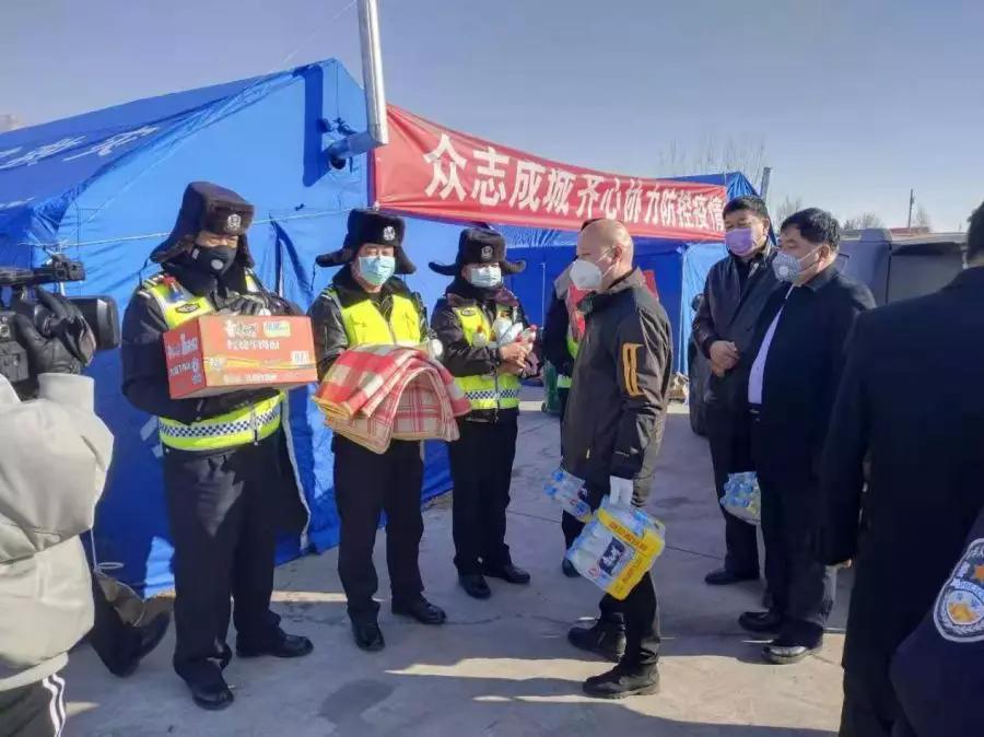 党委和政府在抗击疫情中的作为,防控疫情担当作为方面