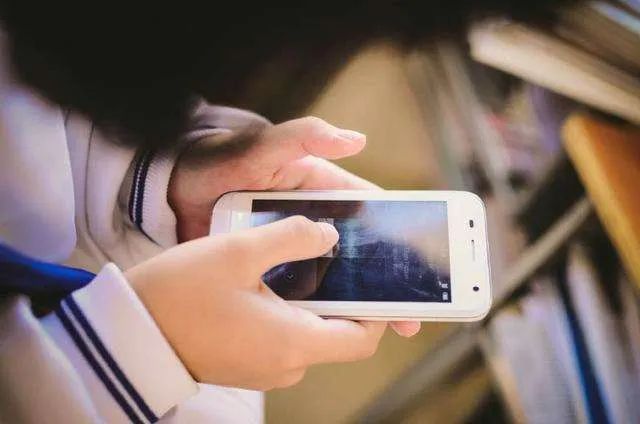 每天刷抖音能使人进步,每天有10亿人刷抖音