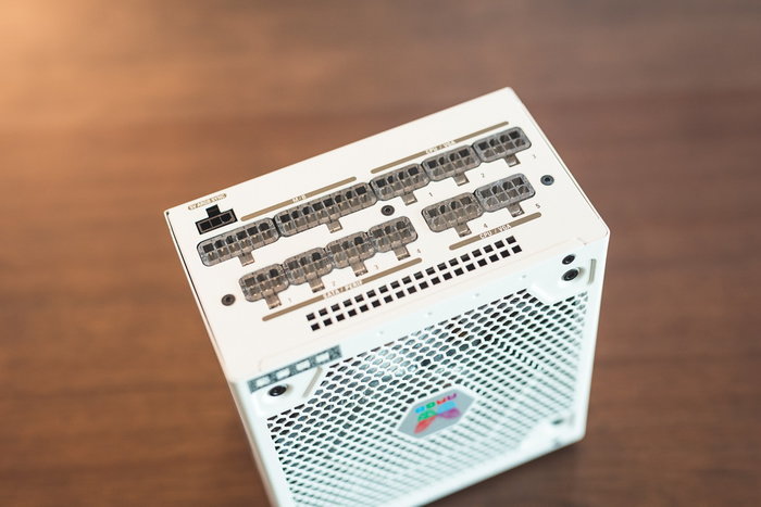 圣诞节前装一台白色雪花主机