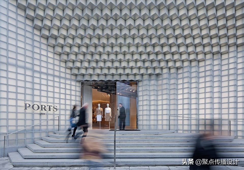 这些店里：有一家是“谢娜”的店猜猜是第几张！