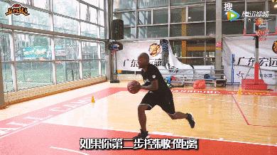 打篮球应该怎么样上篮,怎么学会打篮球的上篮