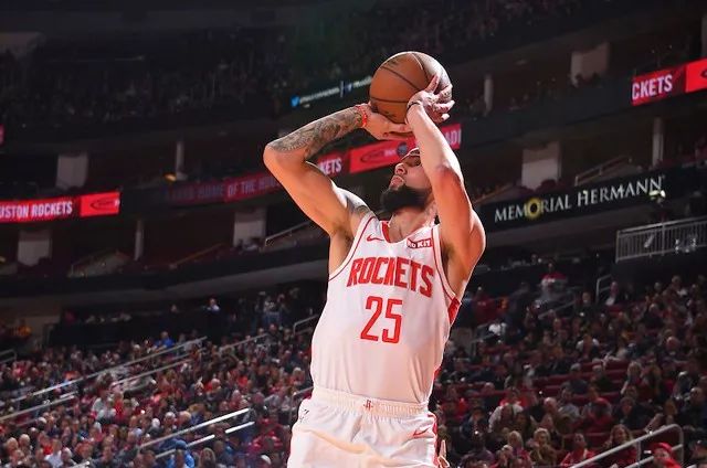 里弗斯被驱逐以后赛后接受采访,里弗斯和小里弗斯一起被驱逐