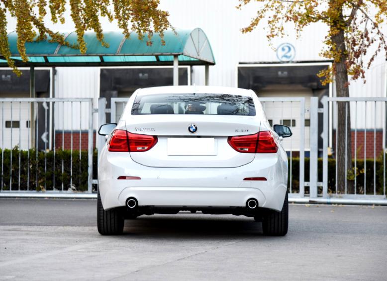 2023款奔驰a180l和宝马120i,奔驰a级180和200哪个更值得买