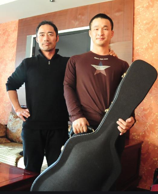 旭日阳刚落魄街头卖唱,旭日阳刚草根歌星组合