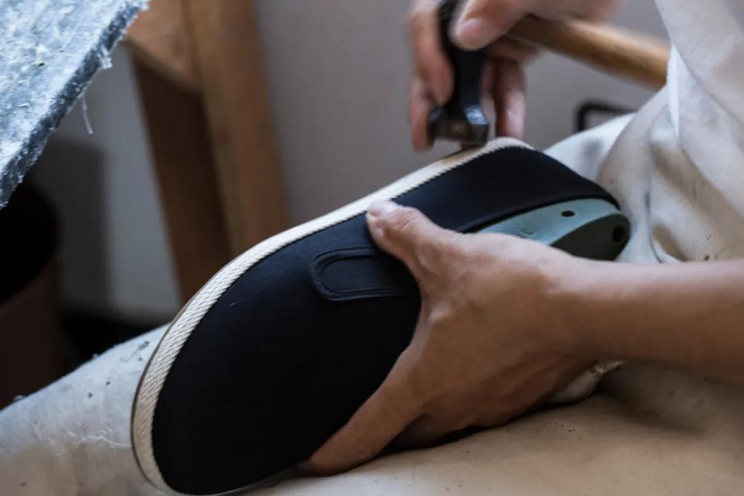 老北京布鞋穿起来真舒服,中国人穿的老布鞋