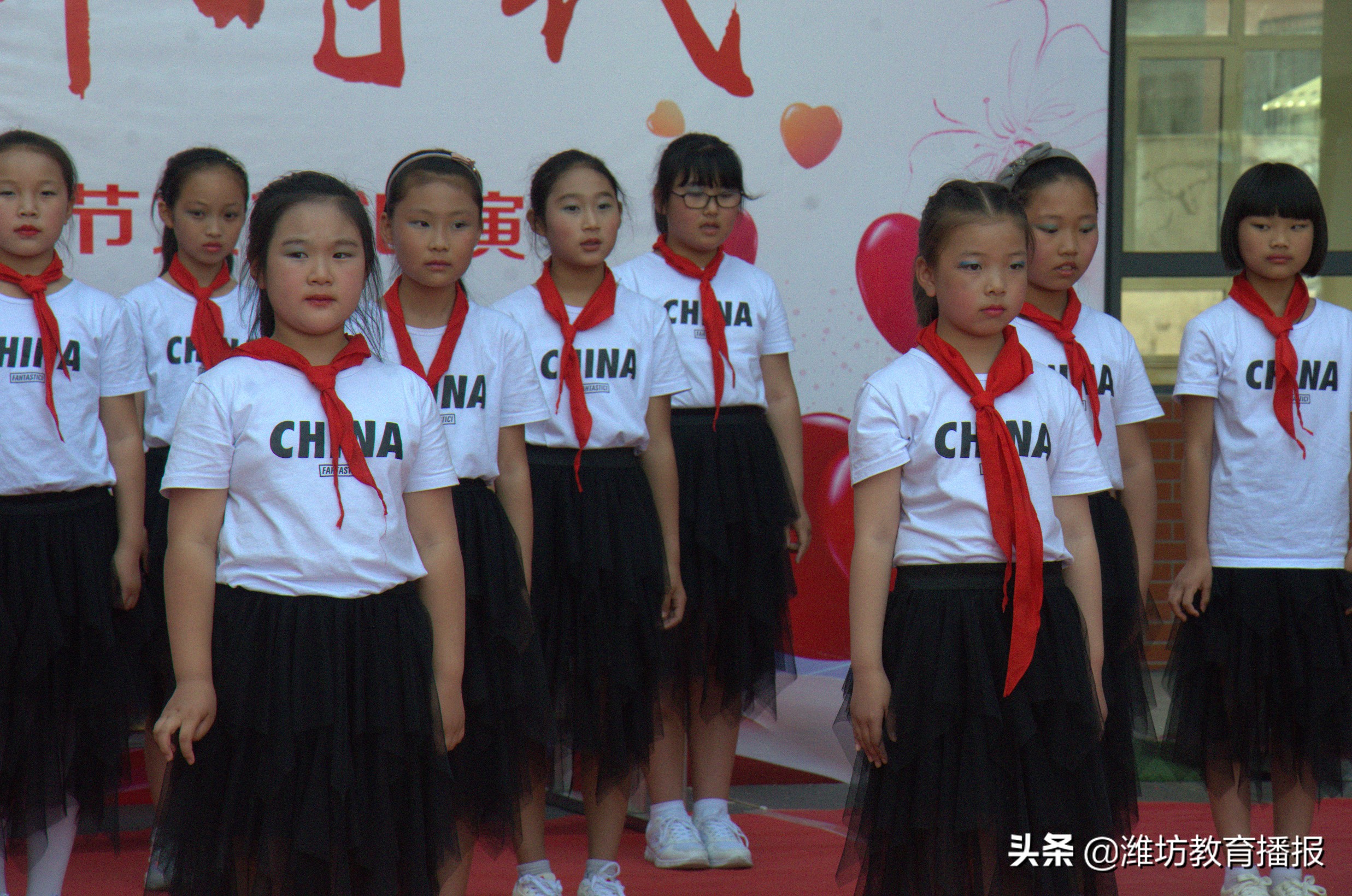 潍州湖小学举行“我与祖国共成长童心献礼中国梦”六一表彰汇演