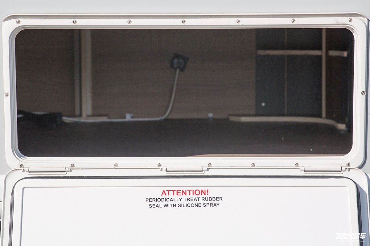 英国百丽d4,发现4拖挂式房车