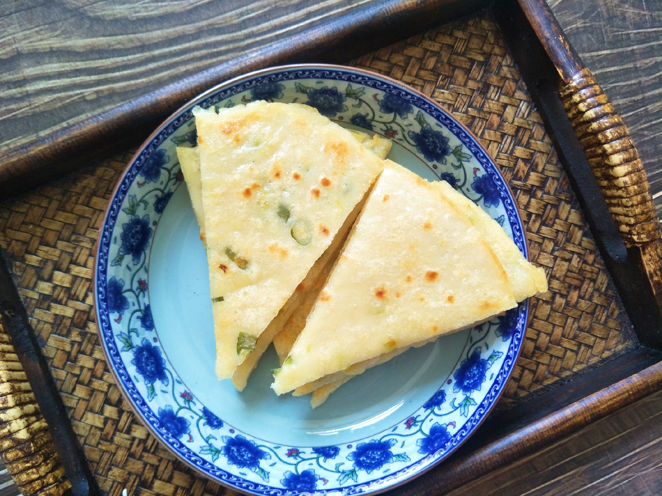 烙饼不硬的方法发面饼凉了不硬,烙饼总是外面糊了里面不熟