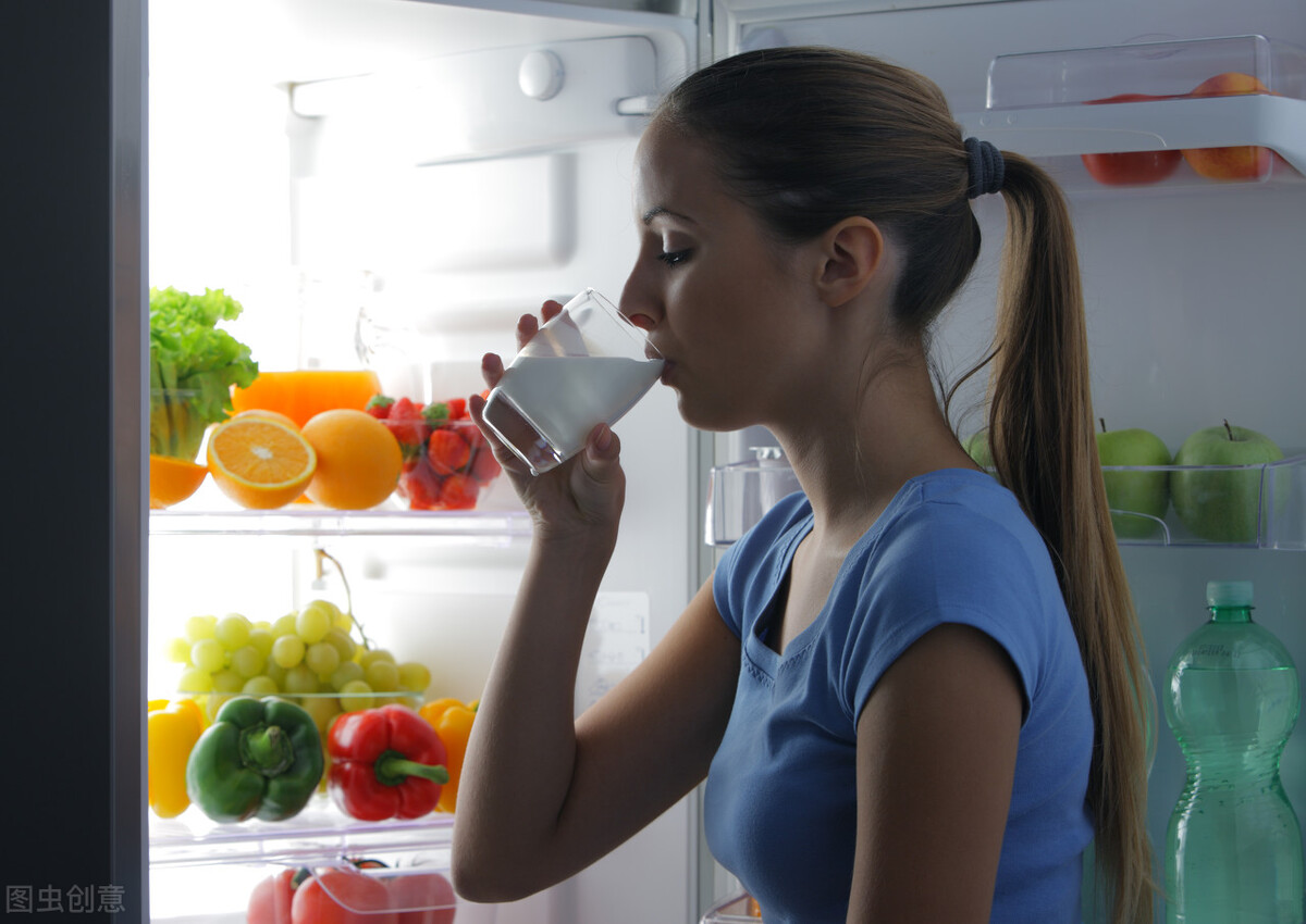 早晨喝牛奶好还是晚上喝牛奶好,晚上喝牛奶的危害动画