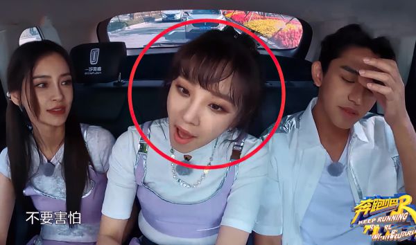 奔跑吧兄弟赵丽颖郑恺采访,王一博赵丽颖奔跑吧兄弟撕名牌