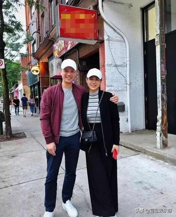 胡杏儿和老公撇下两儿子出国旅行,胡杏儿晒与儿子合照画面温馨感人