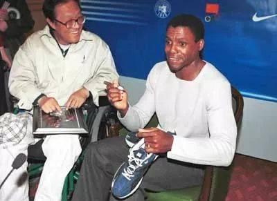 运动员刘翔被骂的事件,刘翔比赛受伤被骂现场