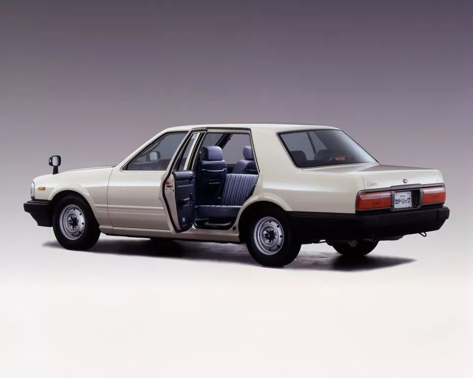 日产公爵老款车型,日产丰田皇冠