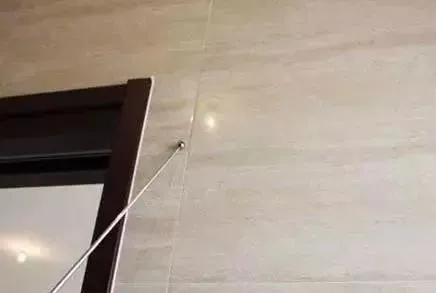 墙面大面积发霉渗水怎么办,墙面潮湿发霉是怎么回事