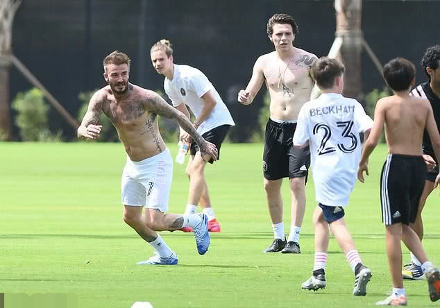 贝克汉姆抗击疫情,贝克汉姆夫妇染新冠病毒