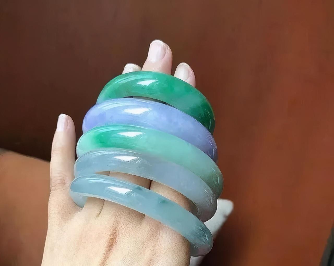 翡翠手镯真假鉴定方法视频,在家如何鉴定翡翠真假小视频