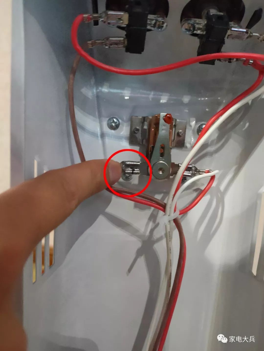 格力电热油汀取暖器拆解测评,美的油汀和先锋取暖器哪个好