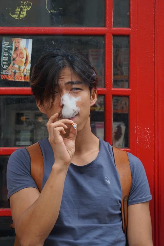 李雪健张译的“清醒”，撕开了多少明星的遮羞布？