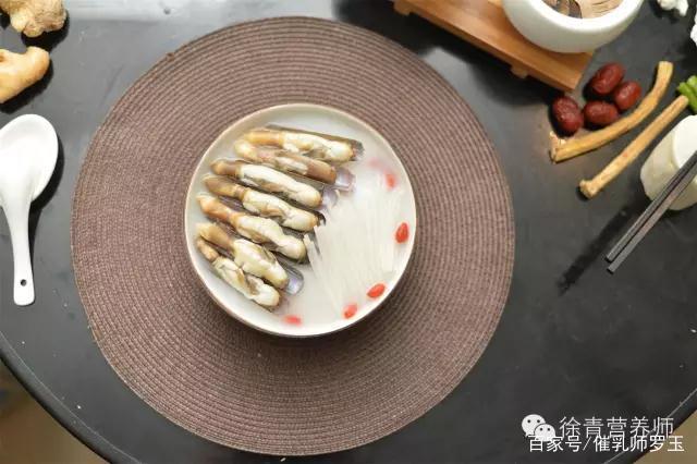 产后母乳少煲什么汤下奶,产后奶少吃什么药最好