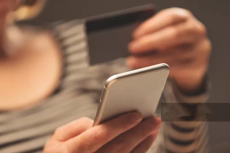 女子被骗31万坚持给骗子继续回款,2018年女子被骗150万真实案例