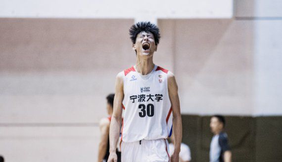 减肥50斤！他为CBA选秀饿到脱相，毅力惊人！中国篮球未来在大学