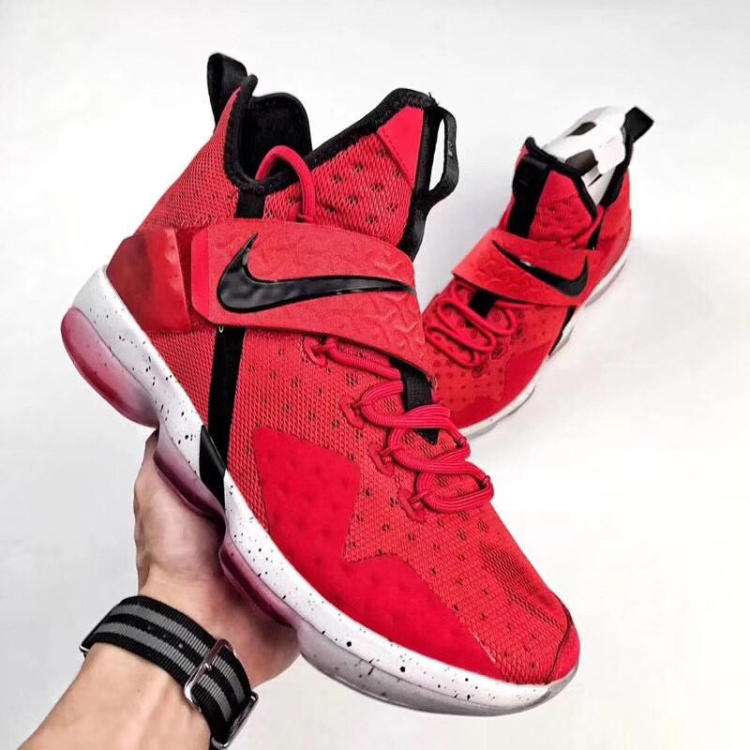 詹姆斯119代,詹姆斯12代战靴多少钱