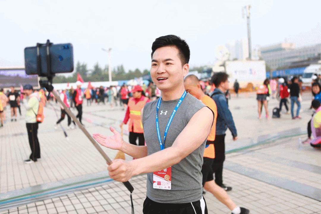 大脚油门第一视角,第一视角驾驶大脚车视频