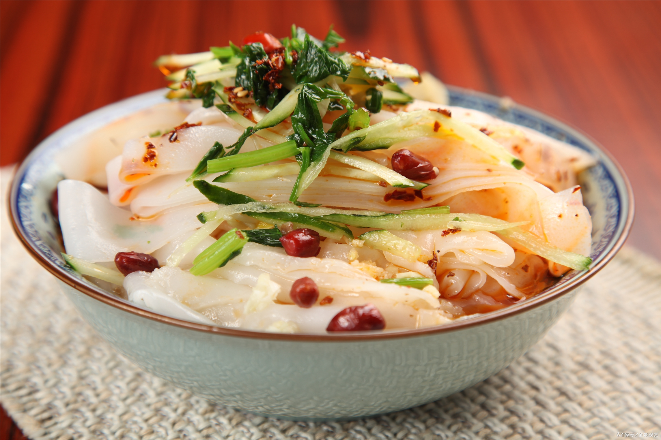 凉皮米皮家常做法,凉皮的米皮是怎么做出来的