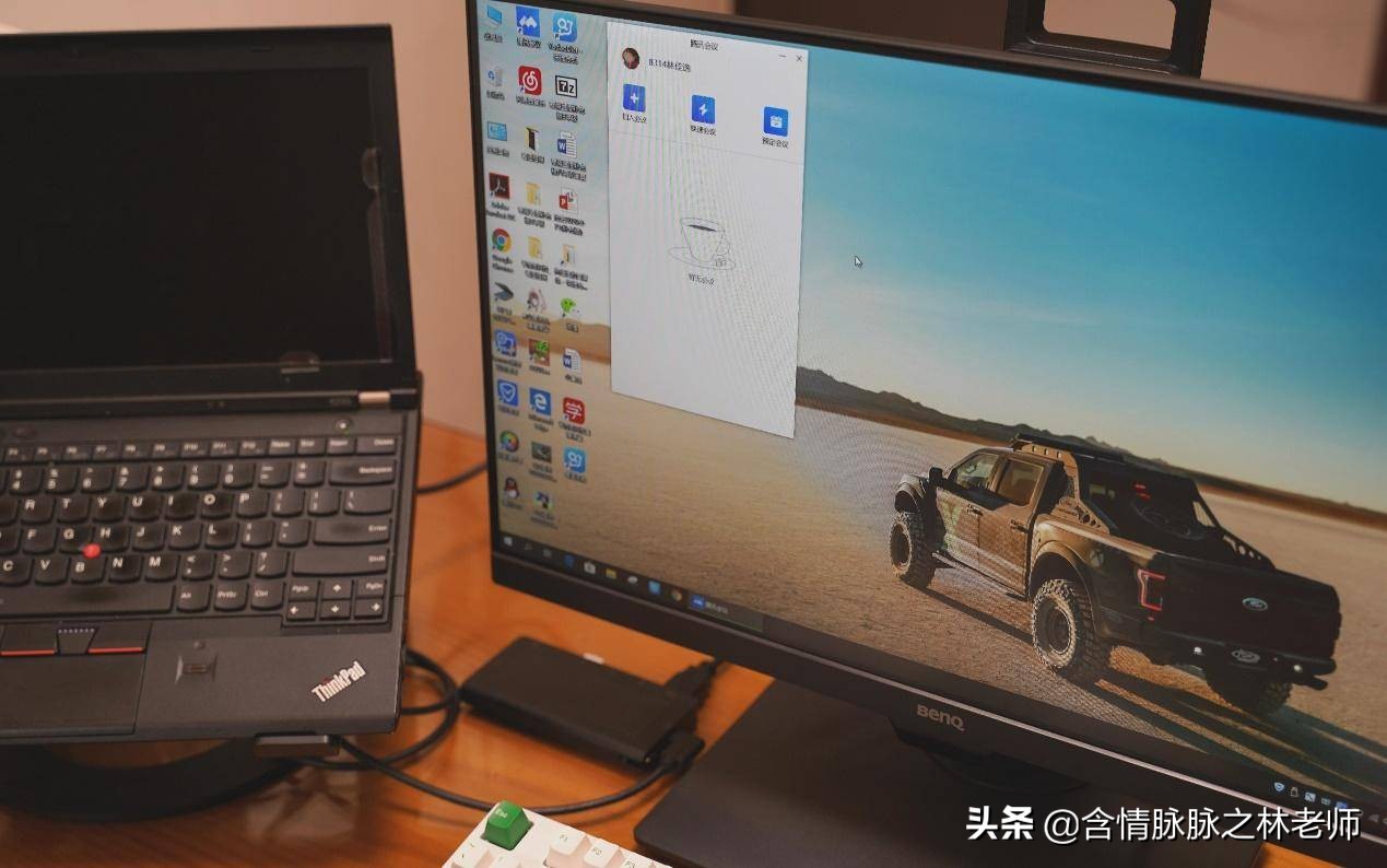 办公桌面打造,笔记本桌搭外接显示器精致布局