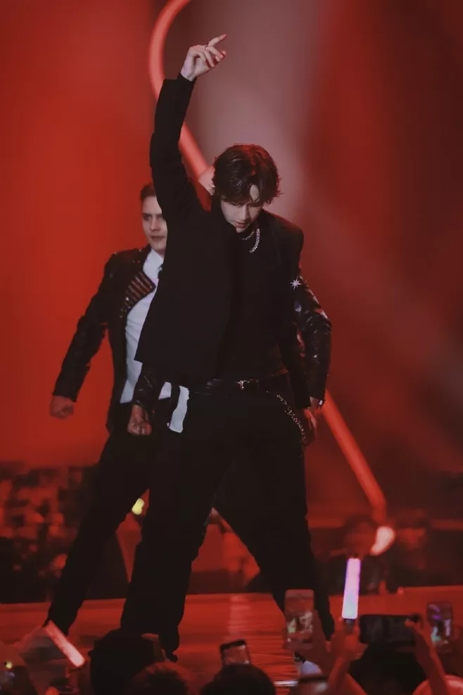 王一博同款安踏跑鞋,耐克王一博同款环保潮鞋