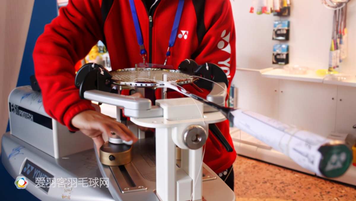 90左右的羽毛球拍推荐,羽毛球拍线95和99有什么区别