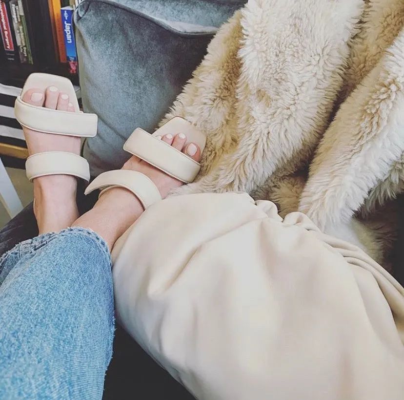 今年的时髦高跟鞋,今年时尚的高跟鞋品牌叫什么